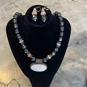 Chic Black and Pink Necklace with Striking Pendant with earrings